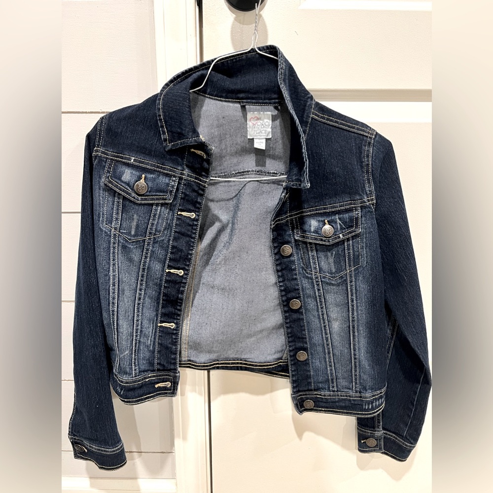 Children’s place girls size 14, cropped denim jacket, excellent condition.